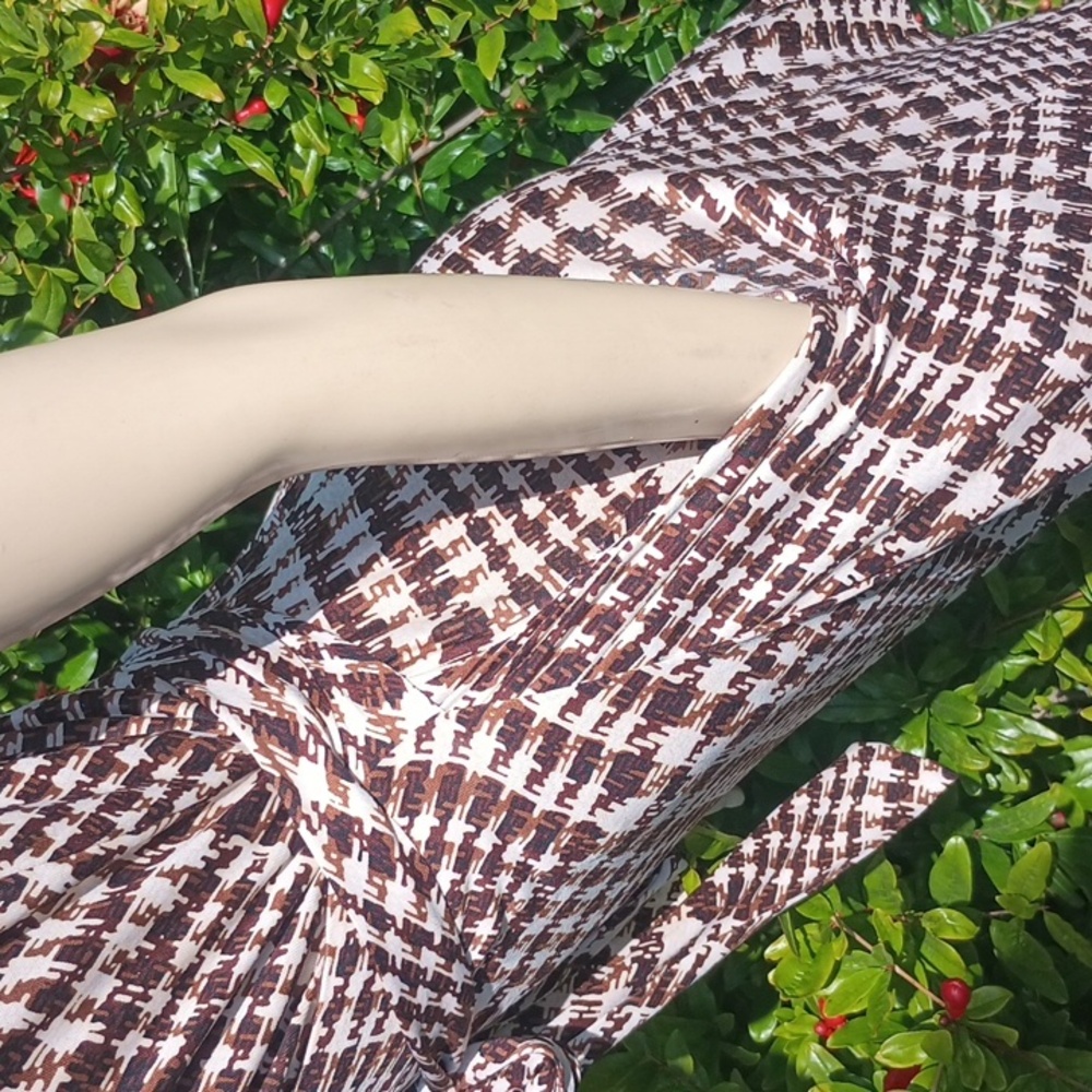 DIANE VON FURSTENBERG WRAPAROUND DRESS - Picture 4 of 6